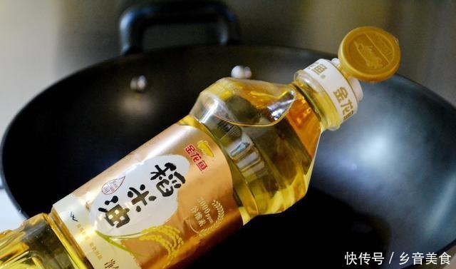 翻炒至|花菜这样做最好吃,香辣又开胃,菜比肉还好吃,隔壁邻居都馋哭了