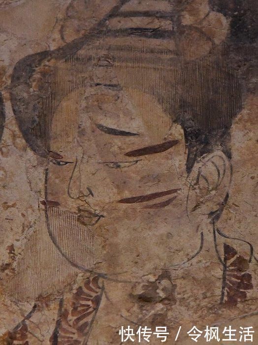 女子$中唐时期女子的妆容是怎样的很多人觉得“丑”,但我觉得很美