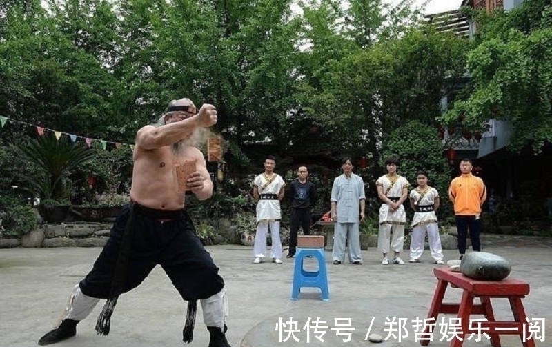青城|何道君:中国硬气功第一人,曾约战泰森,参加比武招亲娶得娇妻