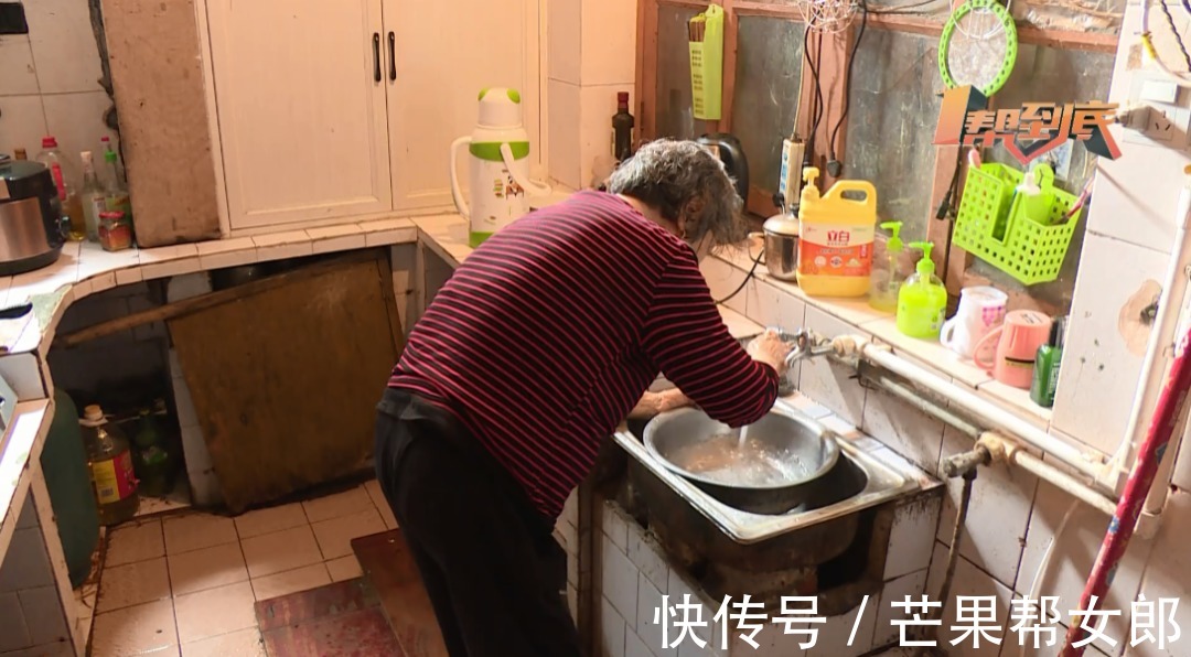 长沙|奇闻!长沙一八旬老人离不开水!每隔七八分钟就得洗脸洗头