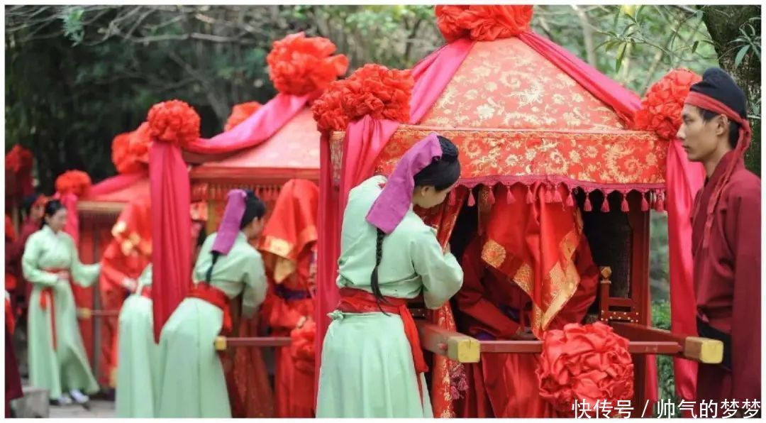 《诗经》该怎么读那些看似啰嗦的重章叠唱,很可能是这样来的