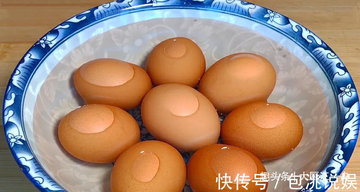 鸡蛋|把白酒倒入鸡蛋里，没想到这么好吃，很多人不知道，看完涨知识了