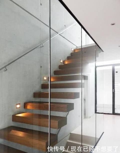 扶手|老师傅把玻璃门装到楼梯,业主一看很不高兴!入住后发现好处太多