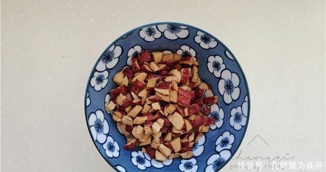  营养|天冷，45岁老阿姨迷上了这早餐，1周吃3次，别看黑乎乎，特营养