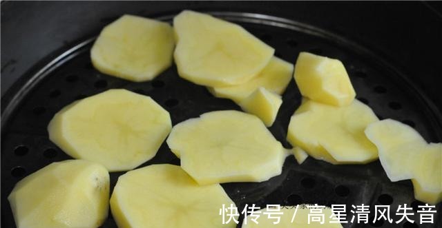 一日三餐|三伏天，吃肉不如吃土豆，教您一个好吃的做法，家有孩子多试试！