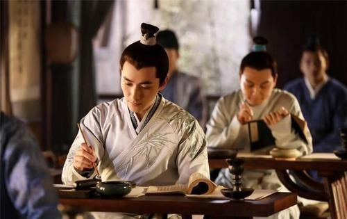 美人归$才女出上联“白头翁,牵牛耕熟地”,书生妙对下联,抱得美人归