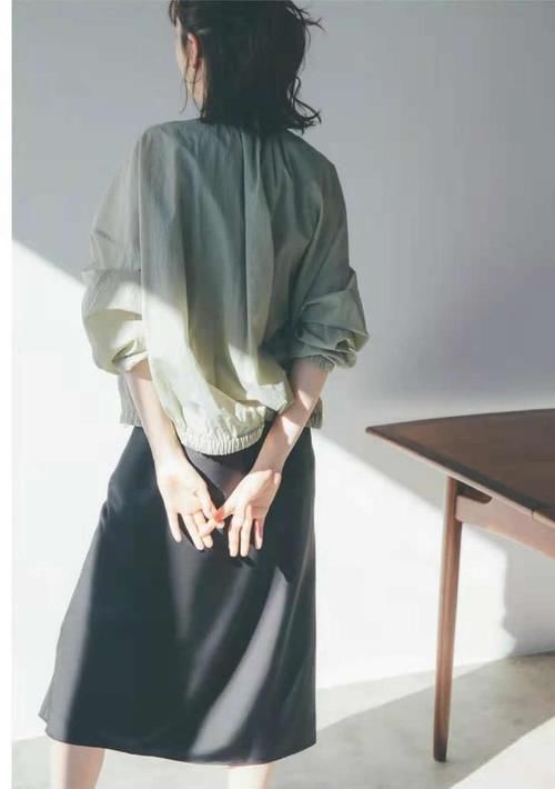 太好了,春夏最美的“基本款穿搭”赏析在此,日本优衣库真给力