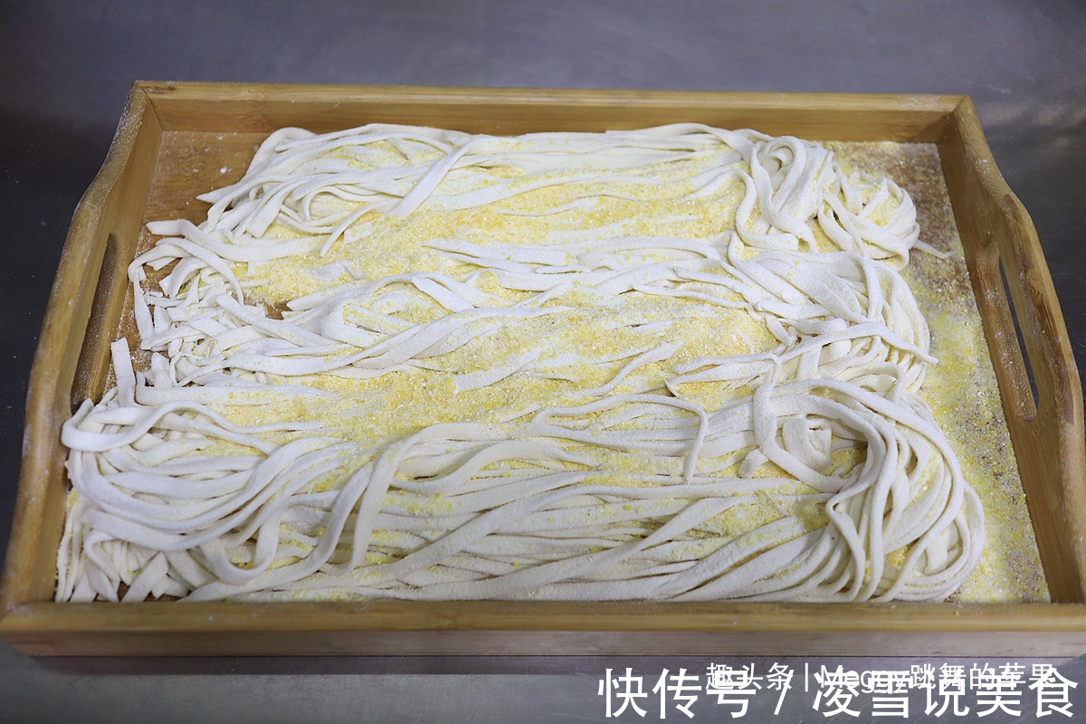 早餐就爱吃碗羊肉拌面，不到10分钟吃上了，解馋补元气真带劲