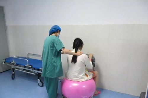 医生|二胎孕妈进产房10小时还没生,还没头胎生得快?医生:跟经验没关