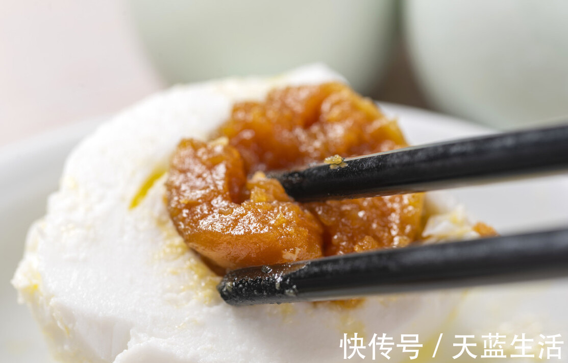 咸鸭蛋|腌咸鸭蛋最简单的方法,不用盐水不用泥,30天腌好,流油起沙