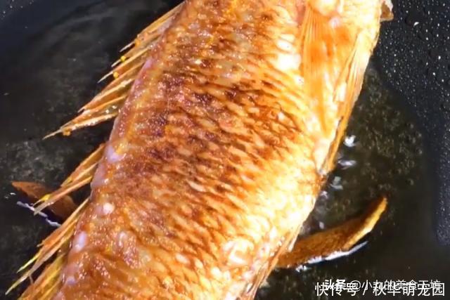 不管煎什么鱼,千万不要直接下锅,多加这一步,鱼不粘锅更鲜嫩