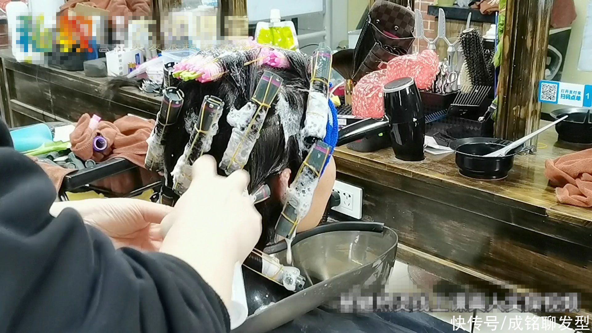 年过五十发量少怎么烫减龄？摩根烫+螺旋卷，蓬松洋气又显发量多