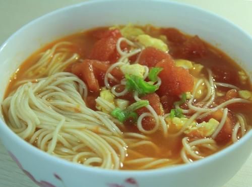 高血脂患者|血脂高不能吃面条？医生提醒：若想降血脂，这“2素”才应该少吃