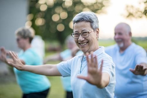 生活质量|长期走路有助于长寿吗？过了65岁的老人，尽量做好这几件事