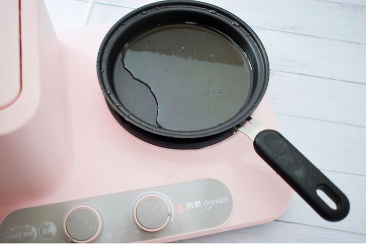 面条别再煮着吃了，配上拌好的辣椒油，不怕你不喜欢