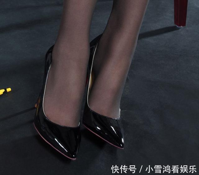 黑色|黑色细跟高跟鞋优雅而又时尚,让你充满女性魅力