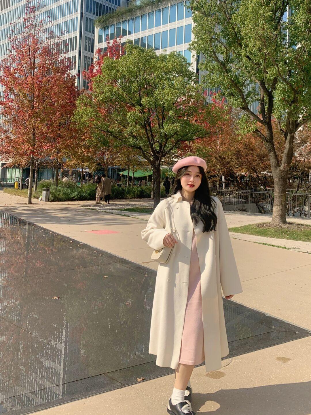 穿搭|今冬试试“针织连衣裙+大衣”的款,既有风度又有温度,绝绝子!