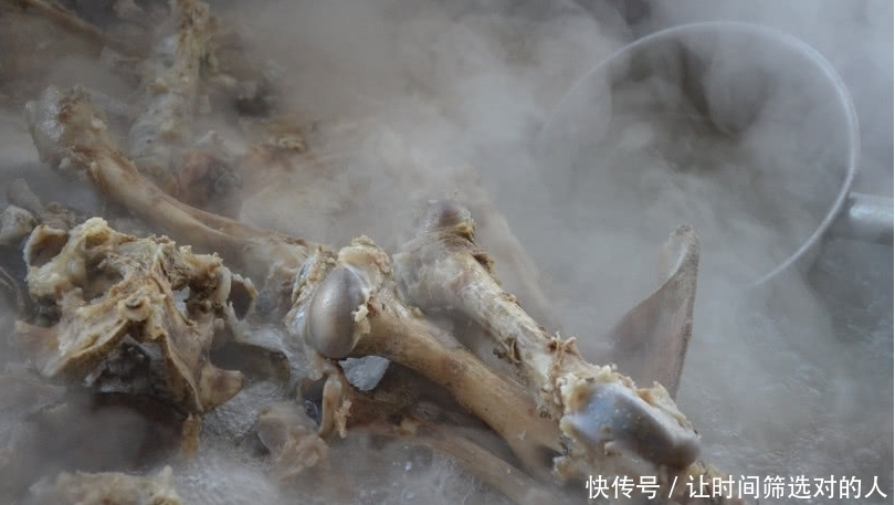  特色|奇闻：河南大叔卖特色“豆腐菜”，一天卖四五百碗，食客：好吃不