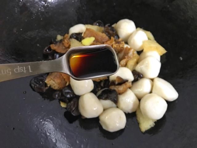 这三种食材放一起，不放肉也很鲜，随手一炒5分钟出锅，简单好吃