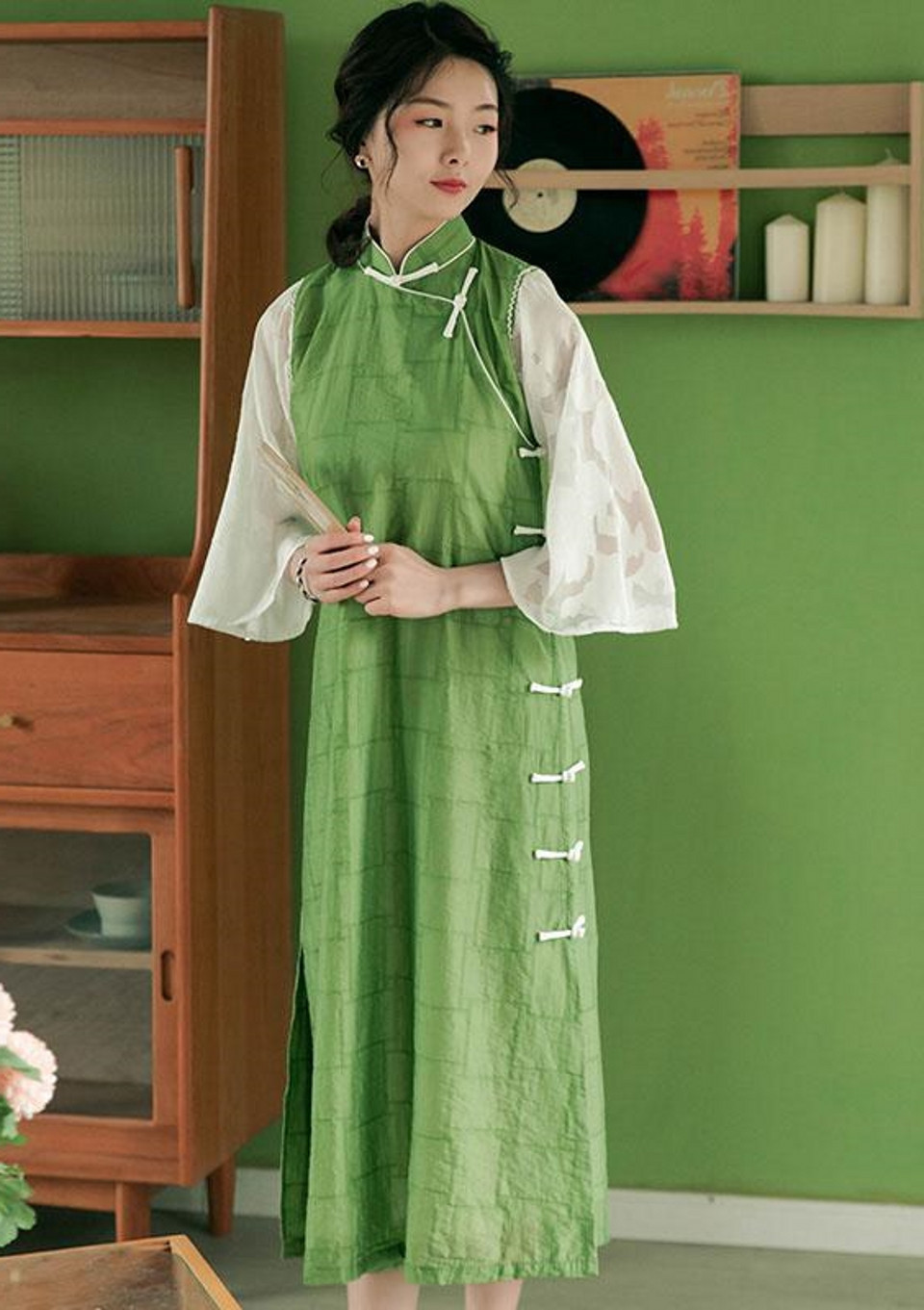 米色连衣裙的小姐姐, 身材十分的苗条