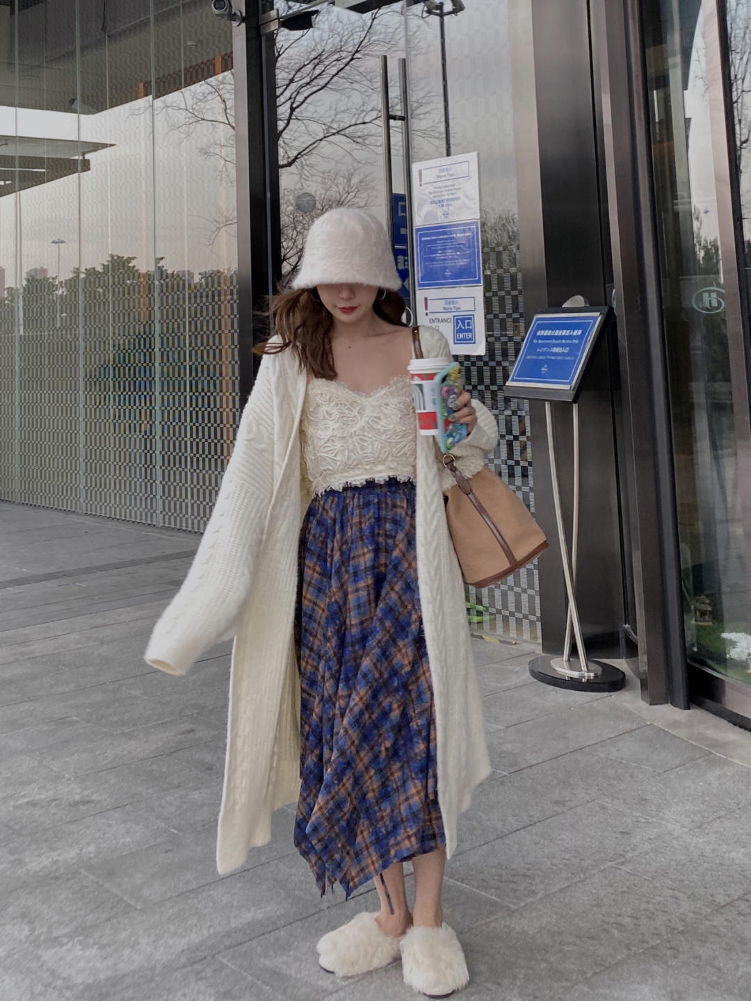 个子|小个子女孩快冲!今冬穿一条格纹裙就够了,养眼减龄还耐看