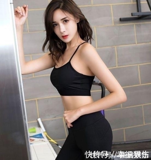 紧身|街拍:丰满优雅的紧身打底裤美女,尽显曼妙身姿!