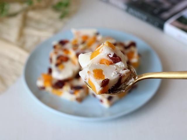 夏天，酸奶不要直接喝，多做一步清凉消暑，比雪糕好吃又好做