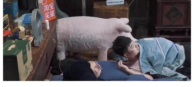 何炅|直呼黄磊大名，喊何炅为老太太，《向往5》迎开播以来最大牌嘉宾