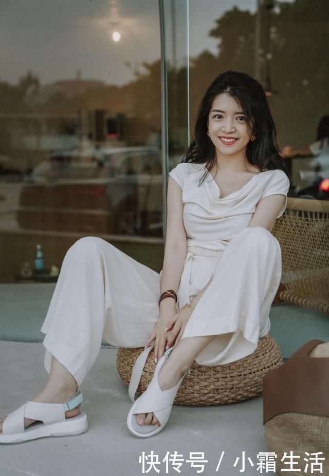 黏腻感|三木教你穿搭,白色T恤搭麻棉阔腿裤,40岁女人告别“大妈装”
