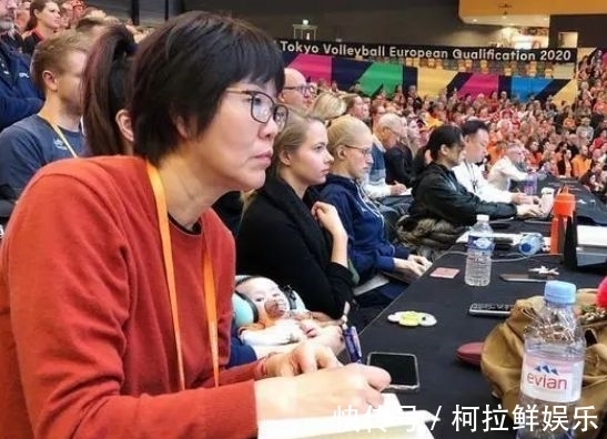 王玉成|59岁郎平抱爱徒混血儿子不撒手，网友：花式催婚白浪，想当姥姥了