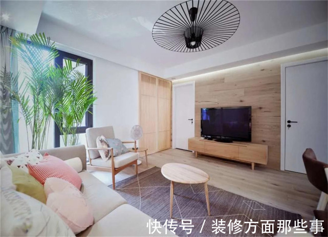 舒适|72平日式原木风二居室,电视墙看起来也很简洁大气