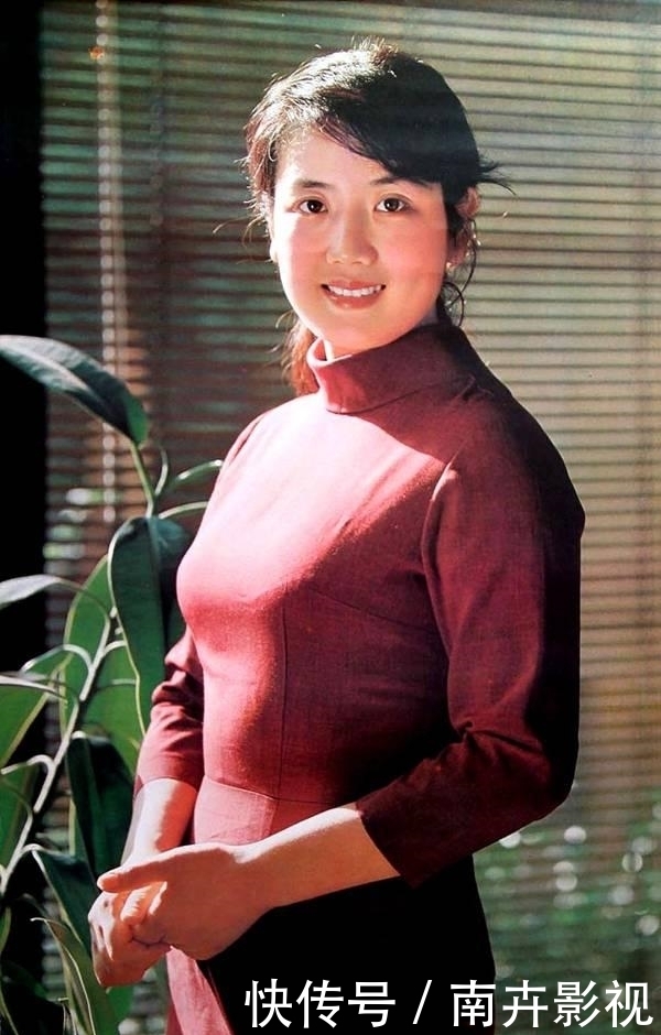 双料影后李秀明 离婚后站柜台 人生起伏有点大 快资讯 双料影后李秀明 离婚后站柜台 人生起伏有点大 快资讯