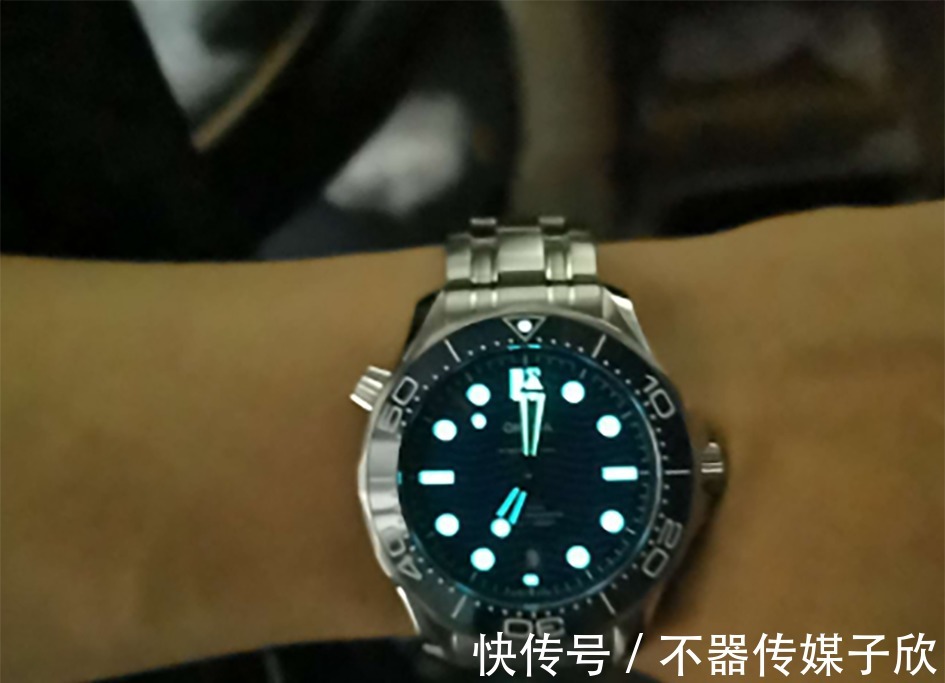 机芯|大海的颜色!三款经得起时间考量的腕表盘点,日常通勤戴也很帅