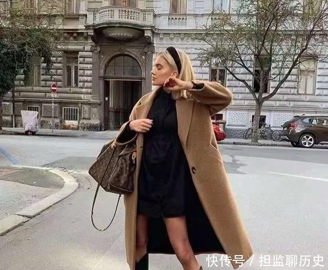秋冬穿大衣的女人超显气质!选对这4件内搭,轻松上身照着做准美
