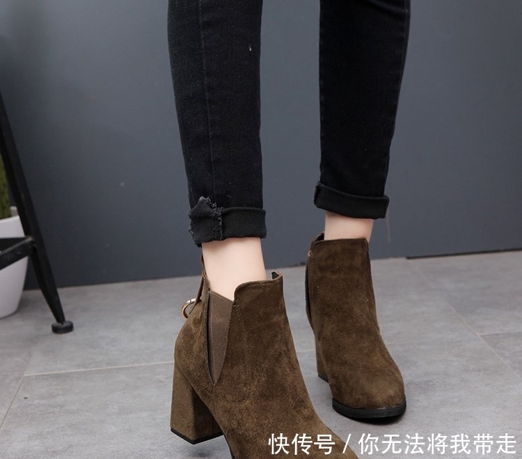 短靴女鞋|大年初一,小红穿这“欧式”高跟鞋,袅袅婷婷,一下子就把我迷倒