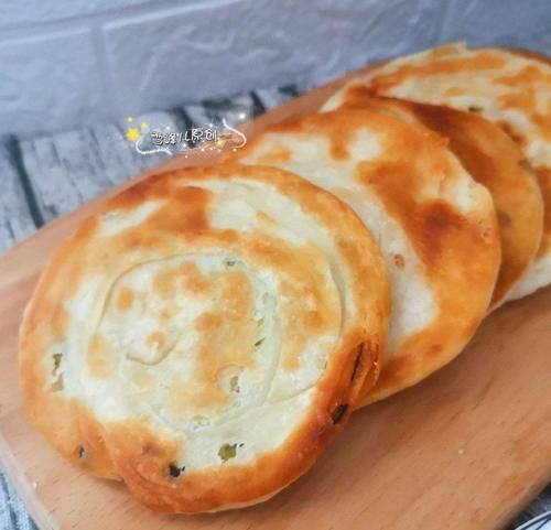  面粉|早餐我家最爱它，1步做对了葱花饼层层分明又酥又香，孩子抢着吃