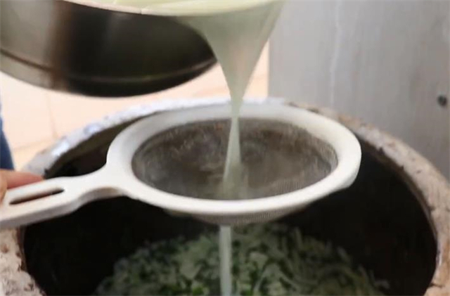 教你在家腌酸菜,不用加盐,7天就能吃,保存一冬天都不会坏