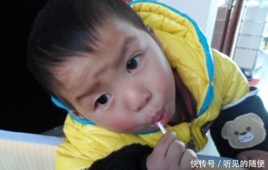 舌苔|小儿积食百病生，孩子早上出现4种表现，是脾胃在“求救”