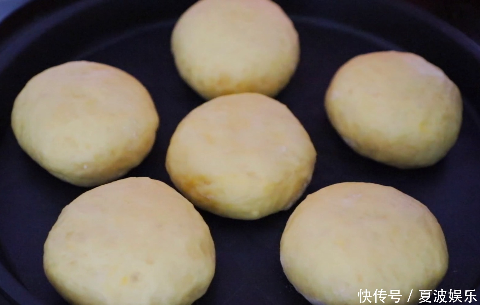 正宗发面饼一斤面粉，4个鸡蛋，蓬松暄软又香甜，比面包还好吃