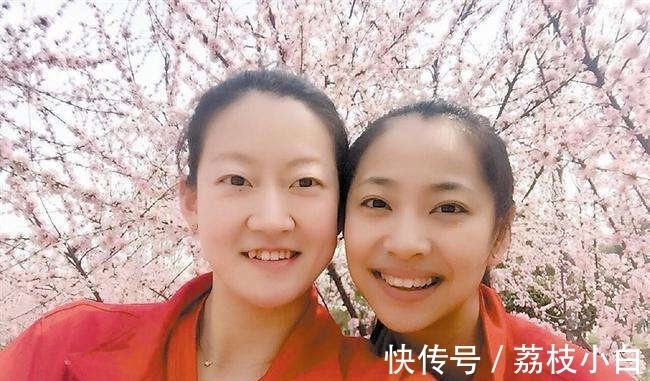 中国女排国家队|3年生下2个大胖小子!女排主攻一家4口拜年,李盈莹搭档幸福美满