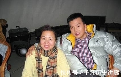 董卿|曾6次主持央视春晚,3次向董卿求婚获董母大力支持,55岁终于当爹