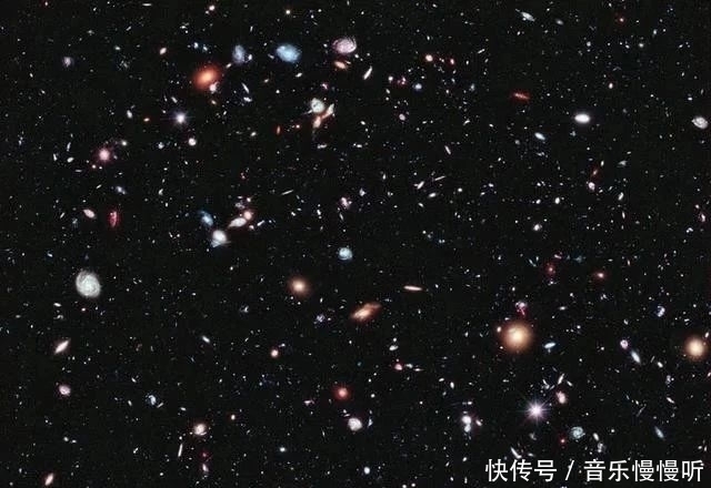 宇宙中数以万亿的恒星，为什么太空中还是暗的？