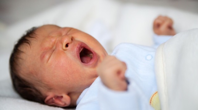 喂奶|1-6个月宝宝的育儿难点,记住6个“关键词”,附详细养护建议