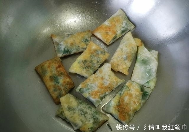 韭菜盒子|韭菜盒子这样做,不和面不擀皮,10分钟就能做一盘,皮薄馅儿香