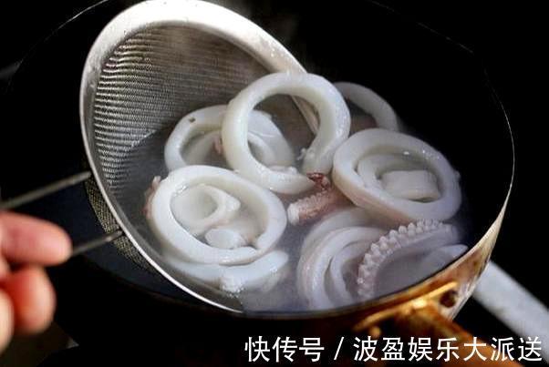 鱿鱼最下饭的麻辣做法，配菜丰富做法不难，鱿鱼弹牙有嚼劲