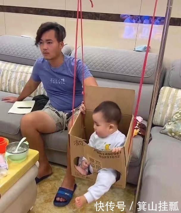 宝爸给儿子做了“简易秋千”,宝贝玩得很开心,宝妈进屋后气炸了