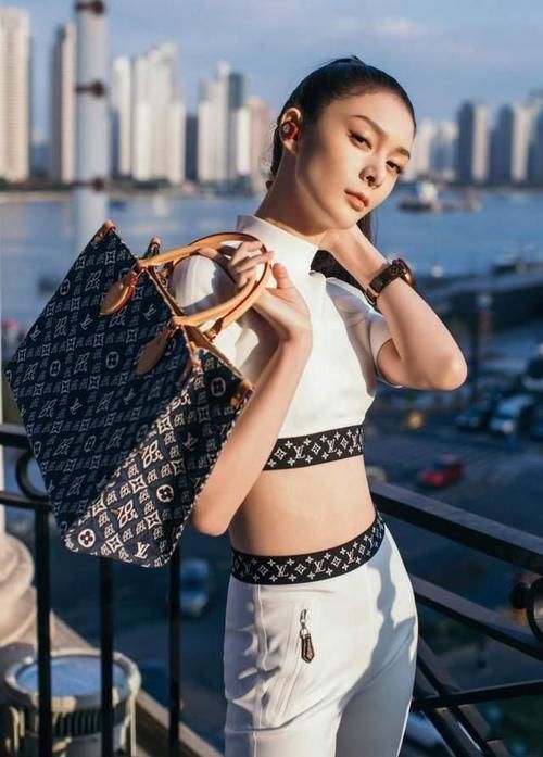 秃头|女人扎马尾时少犯这3个“错误”!不仅显脸大,还极易发际线后移