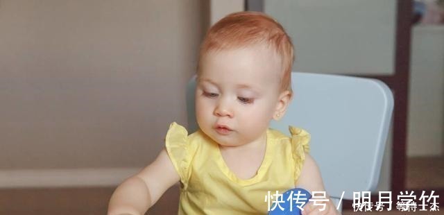 朵朵|宝宝到处抠,要阻止吗精细动作让孩子探索,是大脑发育的关键