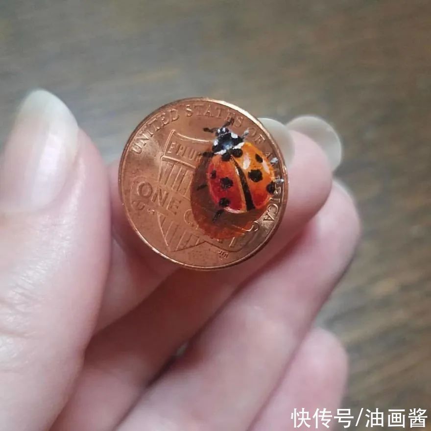小画&她在硬币上画画,满满的都是细节,网友直呼爱了爱了