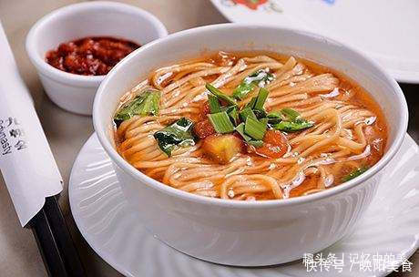 红遍大江南北的炝锅面,每次都被横扫得一干二净,做法特别简单!